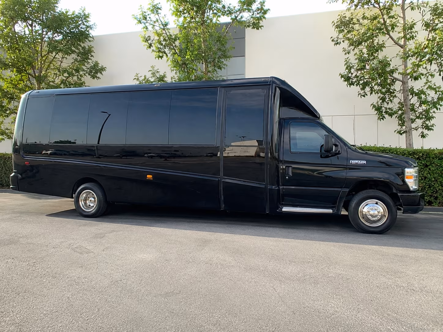 corporate airport transfer buses between rowlett and dfw or love field